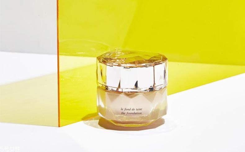 養(yǎng)膚粉底液哪個(gè)牌子好 這些粉底液能養(yǎng)出好氣色 養(yǎng)膚粉底液哪個(gè)牌子好 這些粉底液能養(yǎng)出好氣色