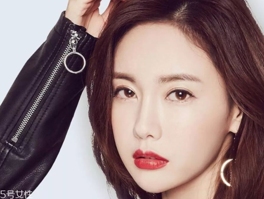 藍(lán)色美瞳適合什么人 適合肌膚白皙者 藍(lán)色美瞳適合什么人 適合肌膚白皙者