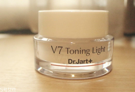 素顏霜什么成分能補(bǔ)水保濕 甘油和透明質(zhì)酸不可少 素顏霜什么成分能補(bǔ)水保濕 甘油和透明質(zhì)酸不可少