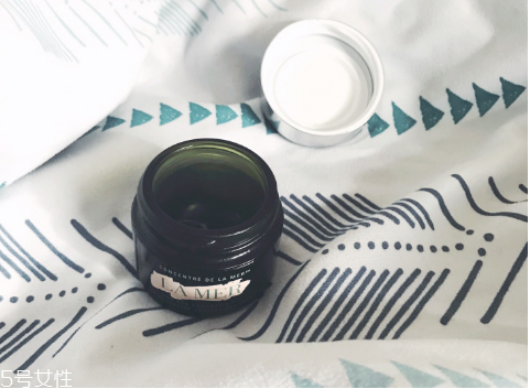 海藍(lán)之謎眼霜導(dǎo)入棒怎么使用 讓眼部更顯年輕 海藍(lán)之謎眼霜導(dǎo)入棒怎么使用 讓眼部更顯年輕