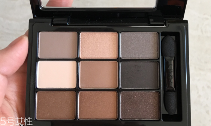 眼影打底色是什么顏色 多是較為淺淡的顏色 眼影打底色是什么顏色 多是較為淺淡的顏色