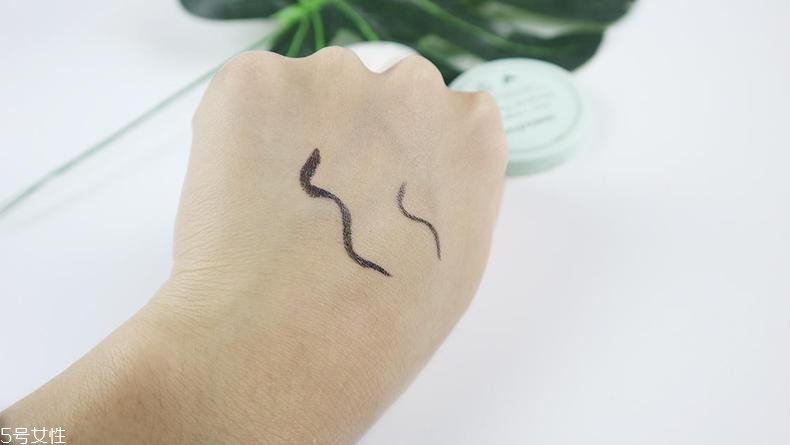 悅詩(shī)風(fēng)吟散粉和紀(jì)梵希散粉哪個(gè)好 平價(jià)散粉pk貴婦散粉