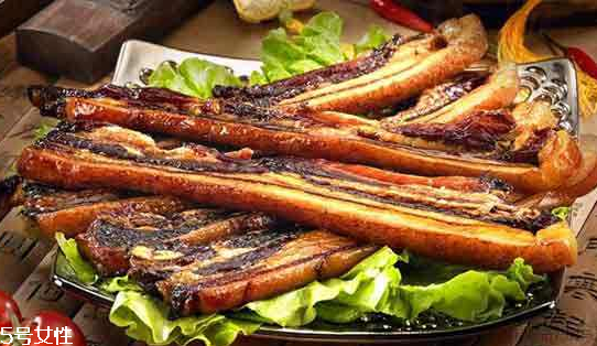 熏肉有營(yíng)養(yǎng)嗎 有這三個(gè)功效 熏肉有營(yíng)養(yǎng)嗎 有這三個(gè)功效