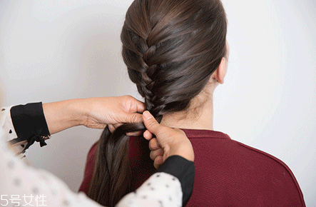 短發(fā)怎么編發(fā)好看 短發(fā)編發(fā)教程 短發(fā)怎么編發(fā)好看 短發(fā)編發(fā)教程