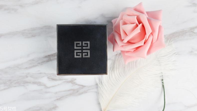 悅詩(shī)風(fēng)吟散粉和紀(jì)梵希散粉哪個(gè)好 平價(jià)散粉pk貴婦散粉