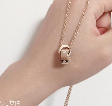 玫瑰金項(xiàng)鏈會(huì)掉色嗎 保養(yǎng)方法很重要 玫瑰金項(xiàng)鏈會(huì)掉色嗎 保養(yǎng)方法很重要