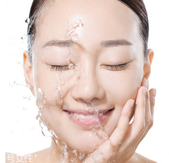 礦泉水敷臉可以補(bǔ)水嗎能天天敷嗎 對皮膚益處很大