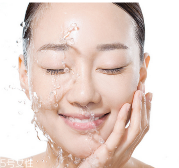 皮膚干燥怎么保養(yǎng) 令膚質(zhì)更為明亮柔潤 皮膚干燥怎么保養(yǎng) 令膚質(zhì)更為明亮柔潤