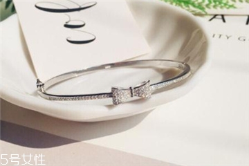 銀手鐲怎么辨別真假 一定要學會的技巧 銀手鐲怎么辨別真假 一定要學會的技巧