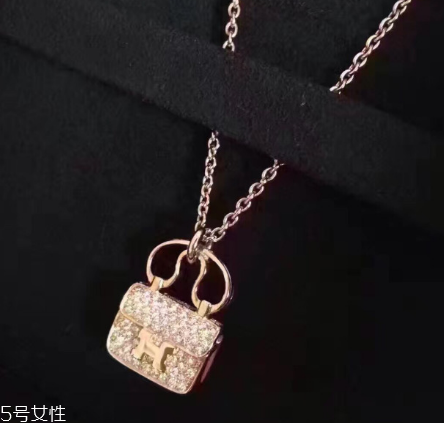 愛馬仕包包項鏈多少錢 將康康包戴在脖子上 愛馬仕包包項鏈多少錢 將康康包戴在脖子上