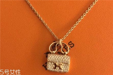 愛馬仕包包項鏈多少錢 將康康包戴在脖子上 愛馬仕包包項鏈多少錢 將康康包戴在脖子上