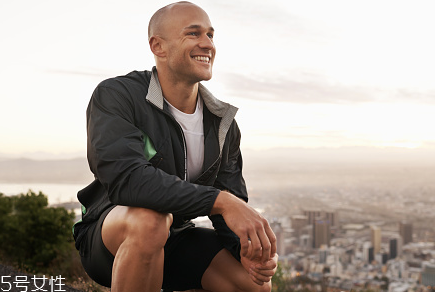 深蹲一天做多少壯陽(yáng) 最值得推薦的壯陽(yáng)小動(dòng)作