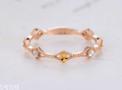 彩金戒指多少錢(qián)一個(gè) 選擇合理價(jià)位 彩金戒指多少錢(qián)一個(gè) 選擇合理價(jià)位