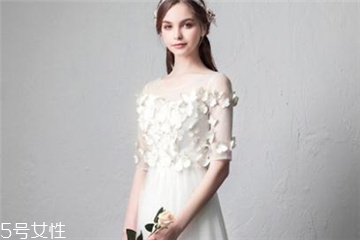 敬酒服可以穿白色嗎 看婚禮風(fēng)格 敬酒服可以穿白色嗎 看婚禮風(fēng)格