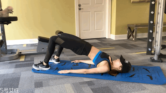 蜜桃臀什么樣 9個動作拯救辦公臀 蜜桃臀什么樣 9個動作拯救辦公臀