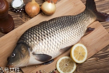 鯽魚能清蒸嗎 清蒸也是一種美味 鯽魚能清蒸嗎 清蒸也是一種美味