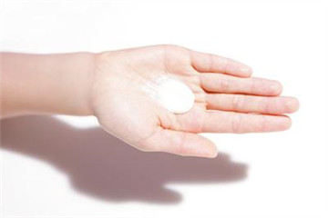 防曬用多少量最好 依不同質(zhì)地加減份量 防曬用多少量最好 依不同質(zhì)地加減份量