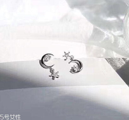 純銀耳釘哪個(gè)牌子好 選擇大品牌 純銀耳釘哪個(gè)牌子好 選擇大品牌