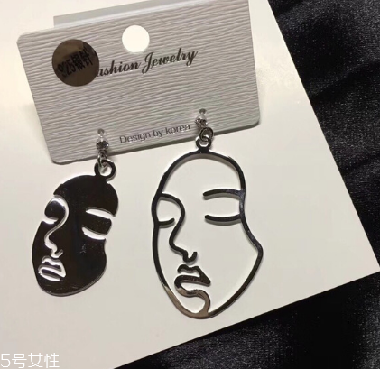 純銀耳釘哪個(gè)牌子好 選擇大品牌 純銀耳釘哪個(gè)牌子好 選擇大品牌