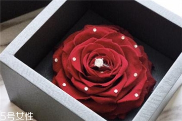 求婚戒指一般多少錢 看經濟狀況