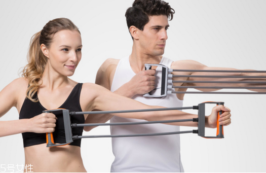 拉力器能練胸肌嗎 拉力器這樣練胸肌 拉力器能練胸肌嗎 拉力器這樣練胸肌