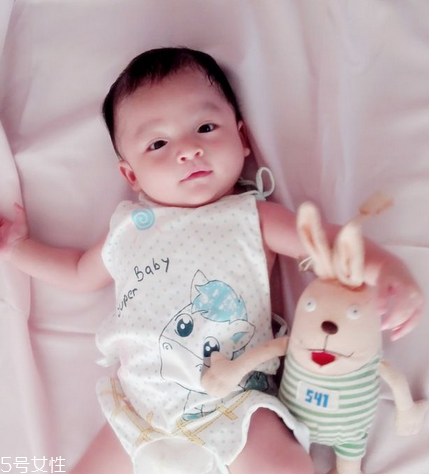 新爸媽必知:新生兒秋冬季如何保暖 新爸媽必知:新生兒秋冬季如何保暖