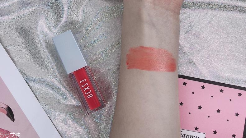 韓熙貞唇釉怎么樣 簡(jiǎn)單打造光感玻璃唇 韓熙貞唇釉怎么樣 簡(jiǎn)單打造光感玻璃唇