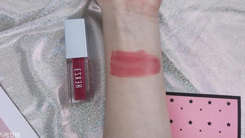 韓熙貞唇釉怎么樣 簡(jiǎn)單打造光感玻璃唇 韓熙貞唇釉怎么樣 簡(jiǎn)單打造光感玻璃唇
