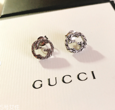 鉑金耳釘后面的塞子是鉑金的嗎 認準鉑金標志