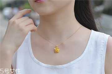 黃金項(xiàng)鏈會越戴越長嗎 不會很明顯