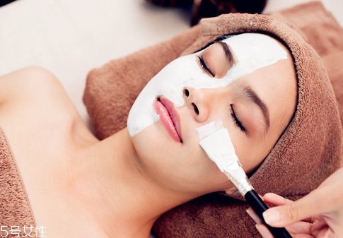 睡眠面膜可以直接涂在臉上嗎 不是直接用的 睡眠面膜可以直接涂在臉上嗎 不是直接用的