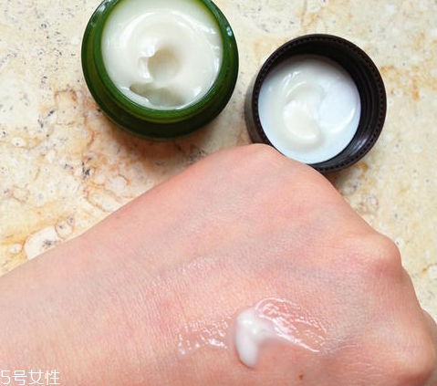 悅詩風(fēng)吟面霜怎么樣 平價中的戰(zhàn)斗機(jī)