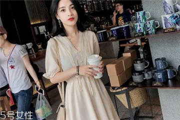 肩寬的女生夏天怎么穿 選對衣領(lǐng)才是關(guān)鍵 肩寬的女生夏天怎么穿 選對衣領(lǐng)才是關(guān)鍵