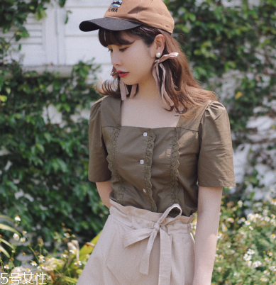肩寬的女生夏天怎么穿 選對衣領(lǐng)才是關(guān)鍵 肩寬的女生夏天怎么穿 選對衣領(lǐng)才是關(guān)鍵