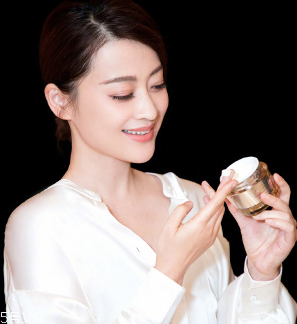 雅詩蘭黛萬能面霜適合年齡 雅詩蘭黛萬能面霜價(jià)格 雅詩蘭黛萬能面霜適合年齡 雅詩蘭黛萬能面霜價(jià)格