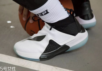 李寧馭帥12測(cè)評(píng) 性?xún)r(jià)比超高的實(shí)戰(zhàn)鞋