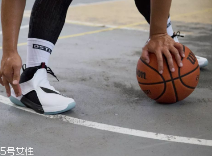 李寧馭帥12測(cè)評(píng) 性?xún)r(jià)比超高的實(shí)戰(zhàn)鞋