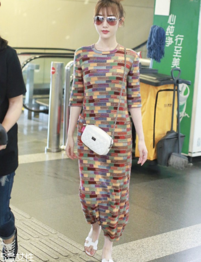 針織裙怎么搭配 跟著明星學(xué)穿搭 針織裙怎么搭配 跟著明星學(xué)穿搭