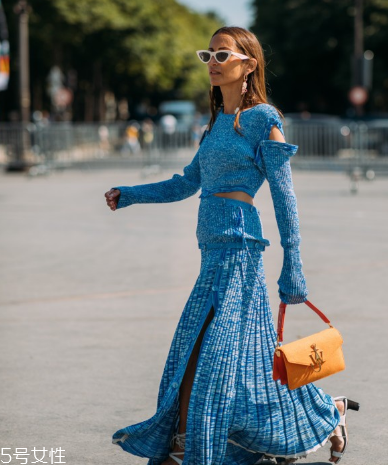 針織裙怎么搭配 跟著明星學(xué)穿搭 針織裙怎么搭配 跟著明星學(xué)穿搭