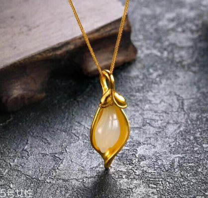 金鑲玉吊墜一般多少錢 這個(gè)價(jià)位才合適 金鑲玉吊墜一般多少錢 這個(gè)價(jià)位才合適