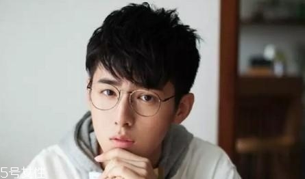 男生燙發(fā)有幾種燙法 3種基礎燙發(fā)要了解