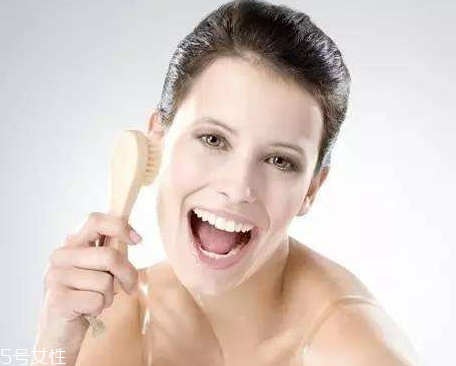 混合性皮膚用什么去角質(zhì)產(chǎn)品 t區(qū)和兩頰要分開(kāi)