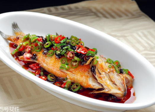 鱸魚開水蒸還是冷水蒸 熱水下鍋 鱸魚開水蒸還是冷水蒸 熱水下鍋