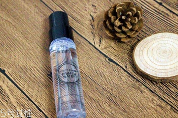 大干皮怎么上妝不脫妝 5個關(guān)鍵遠離卡粉卡紋