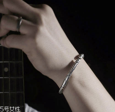 藏銀手鐲對人體好嗎 銀飾好處多 藏銀手鐲對人體好嗎 銀飾好處多