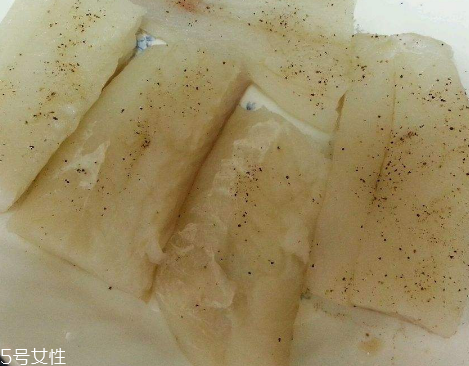 鱈魚可以和西紅柿一起吃嗎 這個(gè)搭配可以的 鱈魚可以和西紅柿一起吃嗎 這個(gè)搭配可以的