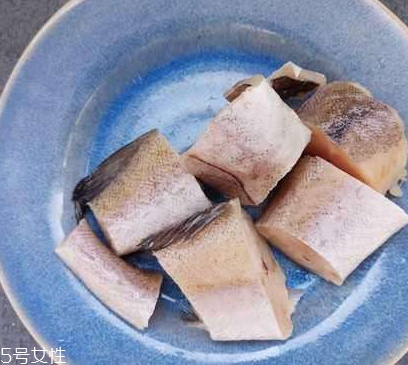 鱈魚可以和西紅柿一起吃嗎 這個(gè)搭配可以的 鱈魚可以和西紅柿一起吃嗎 這個(gè)搭配可以的