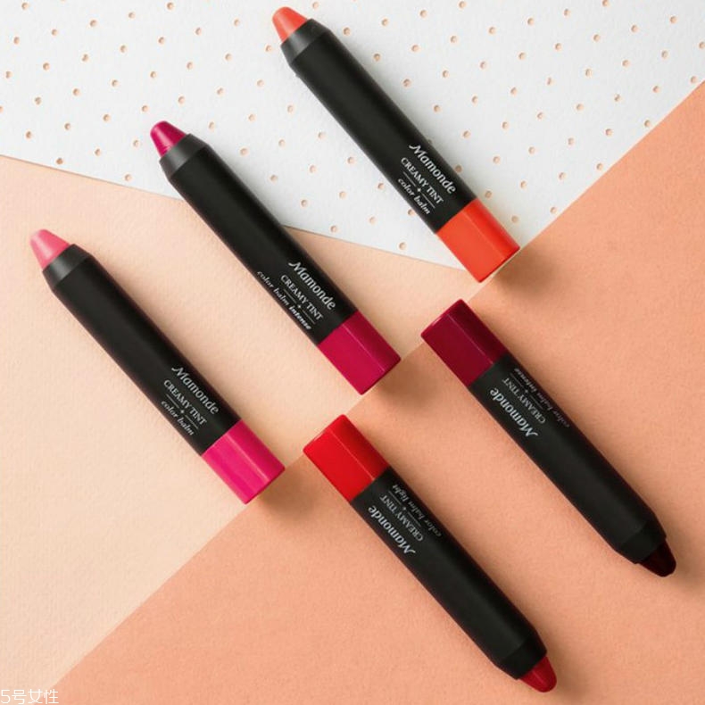 素顏涂口紅會不會怪？2022素顏最適合的口紅