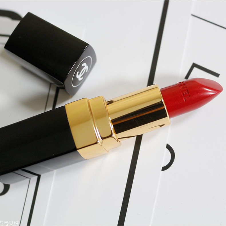 素顏涂口紅會不會怪？2022素顏最適合的口紅