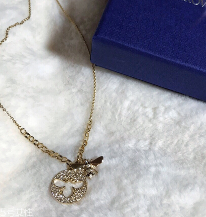 合金項(xiàng)鏈會過敏嗎 佩戴要小心